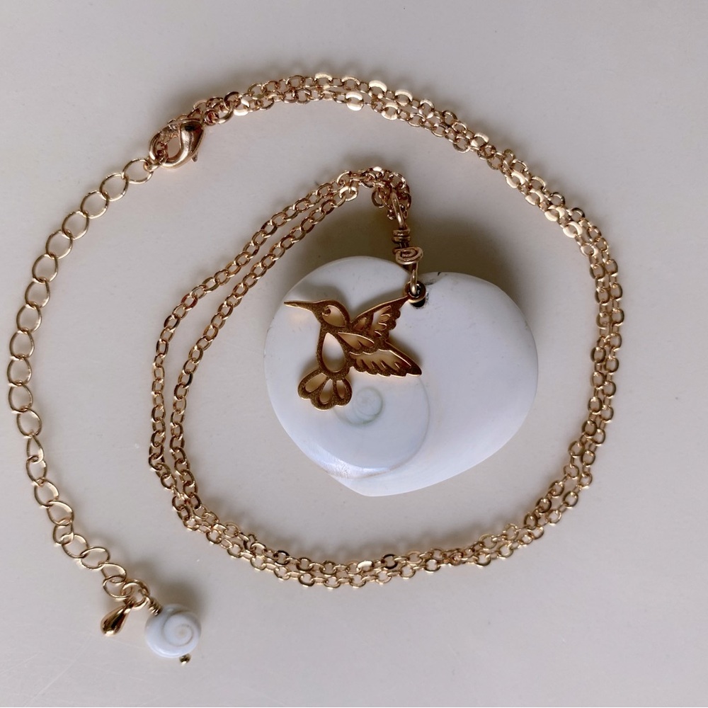 Gold toned hummingbird Pendant Necklace